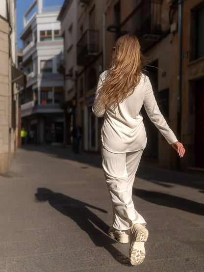 Completo maglia e panatalone donna bianco con collana