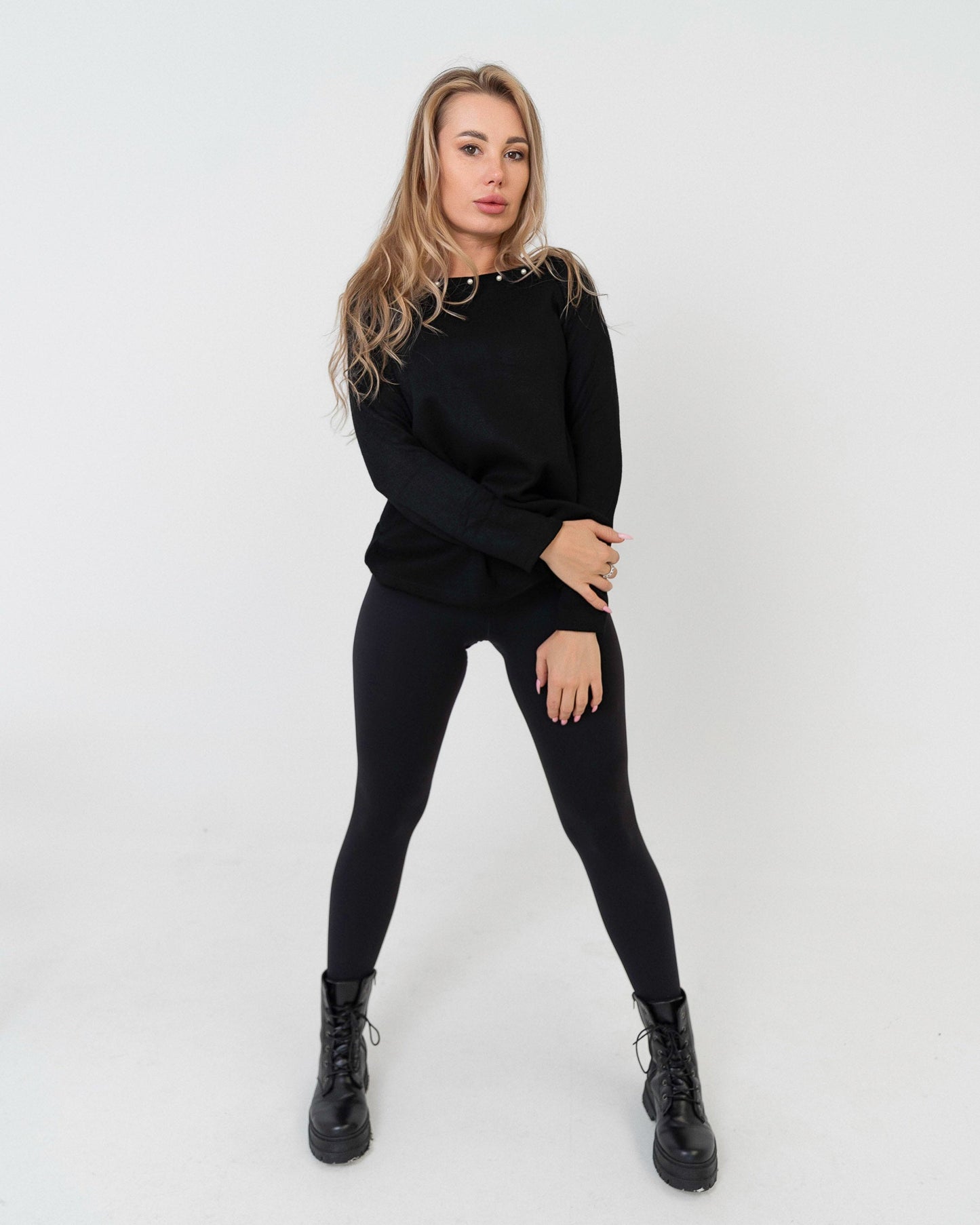 Maglione donna nero collo perlato made in Italy