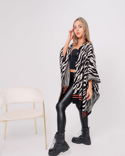 Poncho copri spalle donna nero e bianco made in Italy