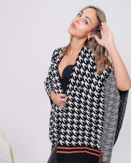 Poncho copri spalle donna nero e bianco made in Italy